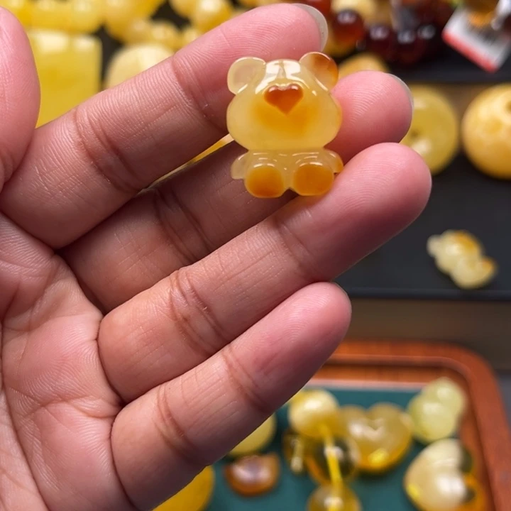 琥珀未镶嵌珠宝奇石M102号