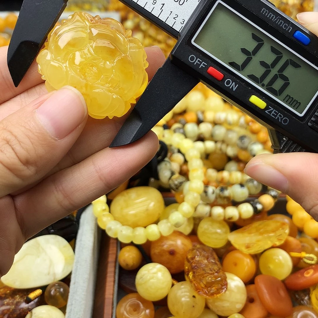 未镶嵌琥珀珠宝奇石