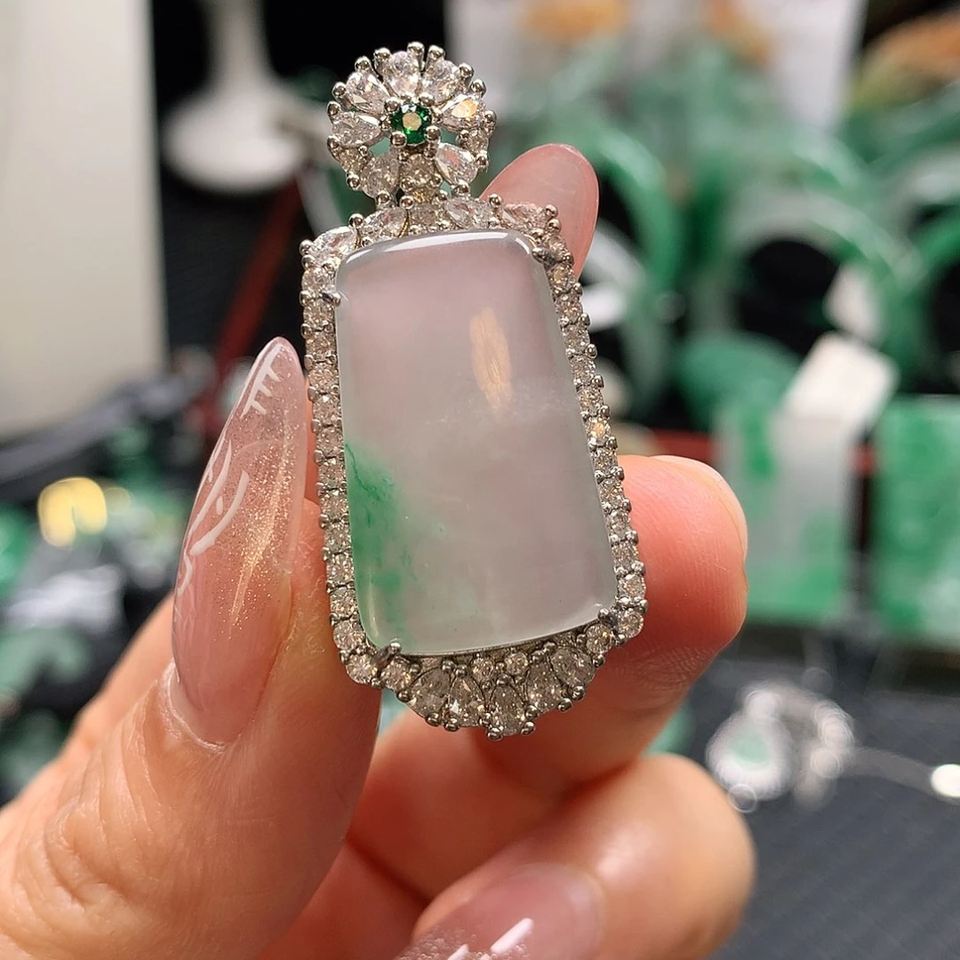 石英质玉吊坠未镶嵌