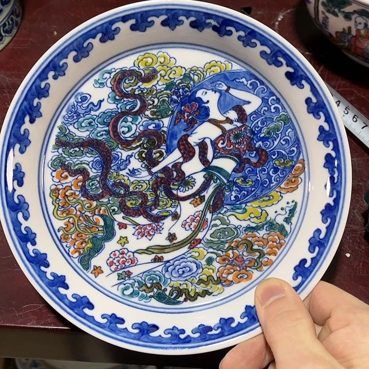 瓷片///////直径19厘米。红西西。配支架。