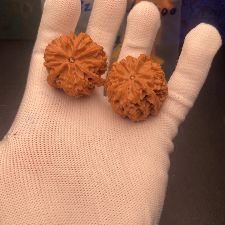 文玩核桃吊坠骨王