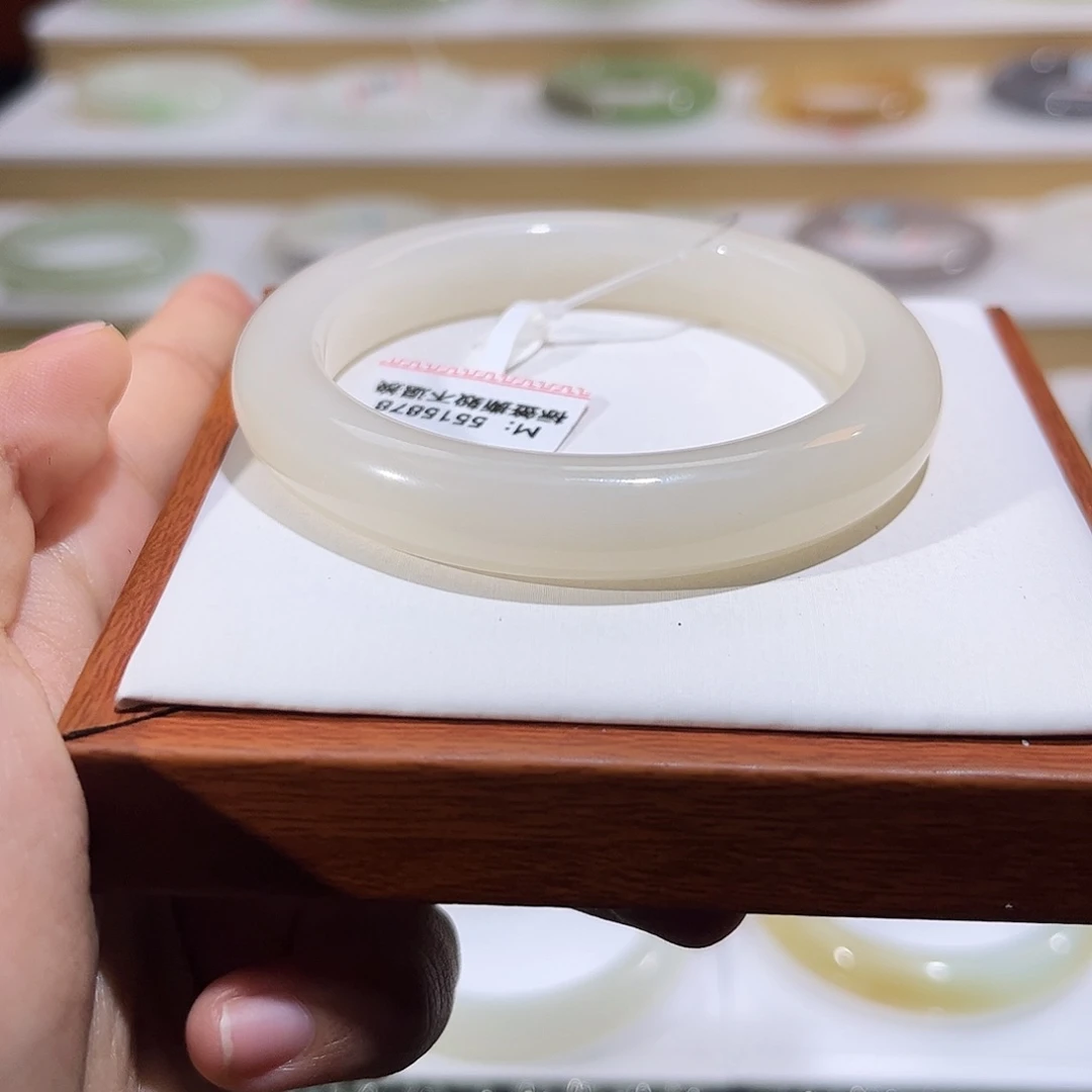 原***儿和田玉未镶嵌手镯