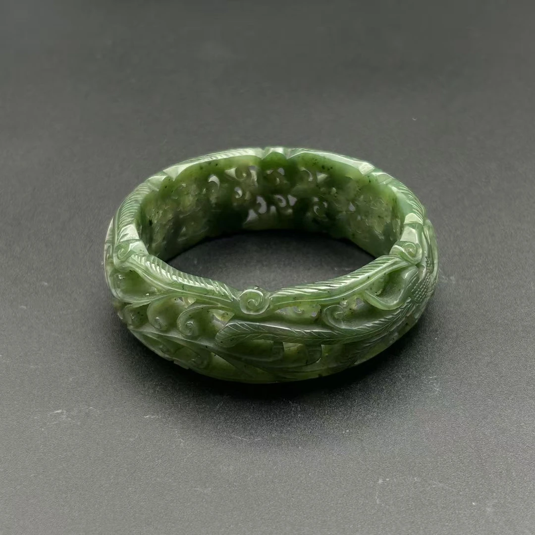 LOT.33/20世纪和田碧玉镂空手镯/Q527727