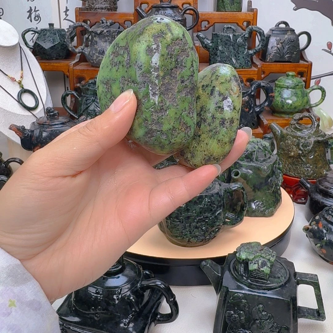 鸡***宝蛇纹石玉未镶嵌摆件