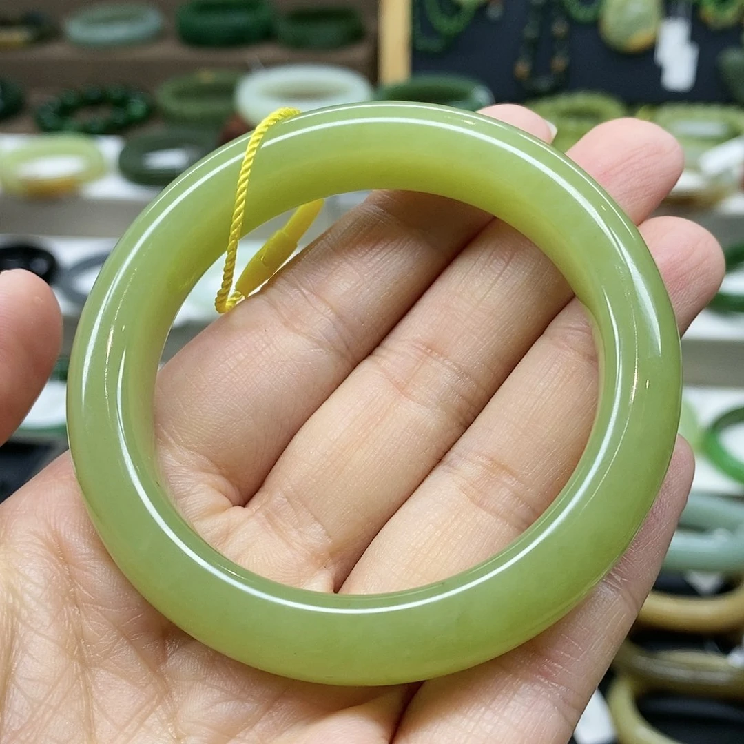 【闪购商品】未镶嵌手镯和田玉精品微瑕