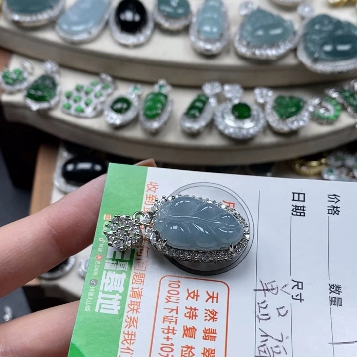 翡翠颈饰未镶嵌翡翠