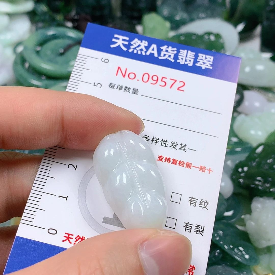 翡翠颈饰未镶嵌天然翡翠