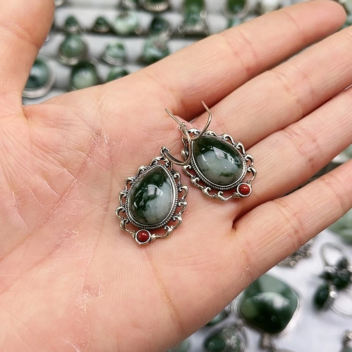 透闪石-蛇纹石玉耳环未镶嵌g****o