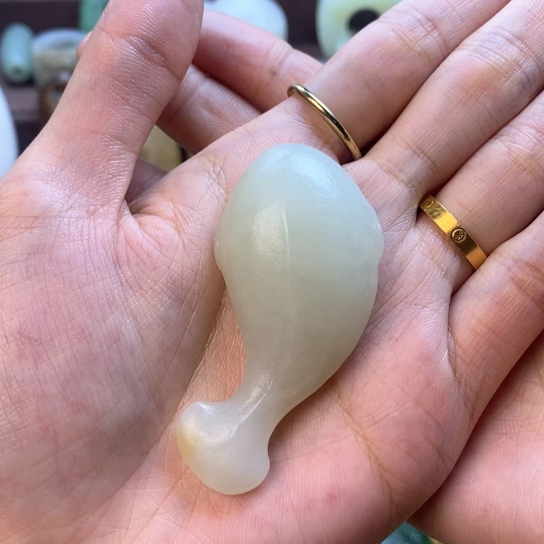 和田玉颈饰未镶嵌如*?