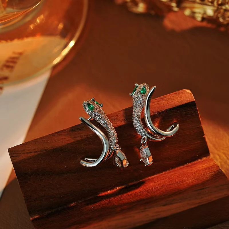 铜合金合成锆石耳饰 e209---复古小众精致时尚微镶小蛇水滴耳环