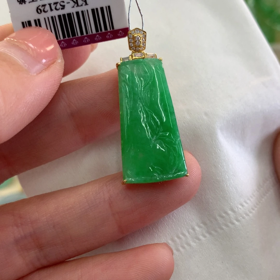 翡翠吊坠(不含链)18K金镶嵌