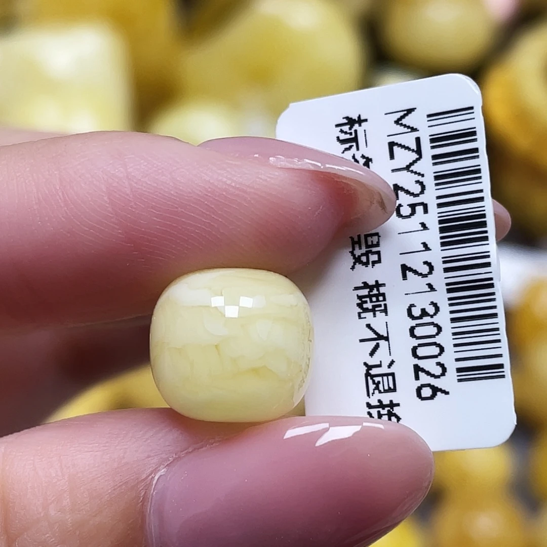 沉***范蜜蜡未镶嵌裸石11*10.2mm瑕