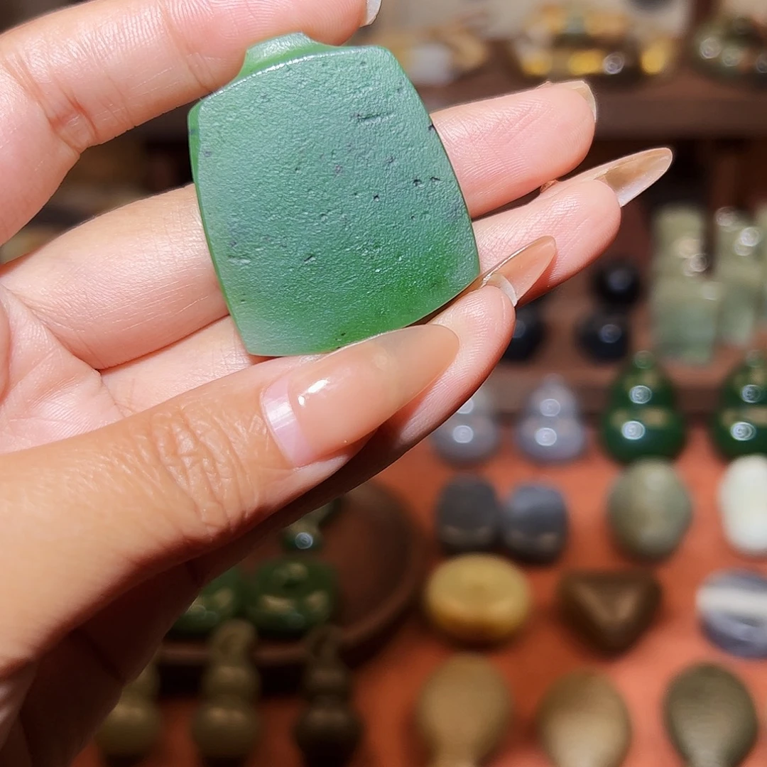 一***莲和田玉未镶嵌颈饰