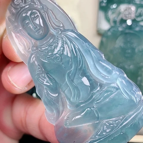 【闪购商品】颈饰18K金镶嵌翡翠