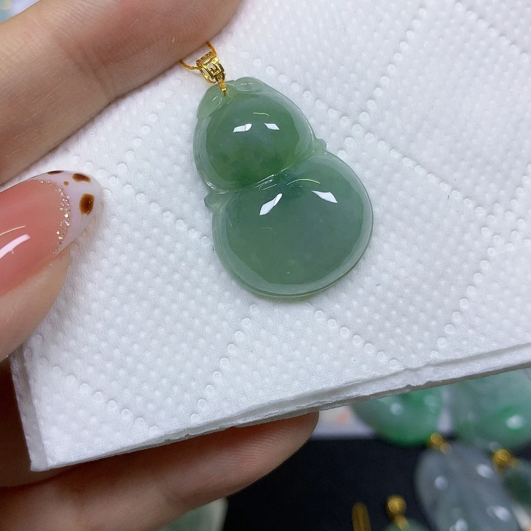 颈饰18K金镶嵌翡翠挂件