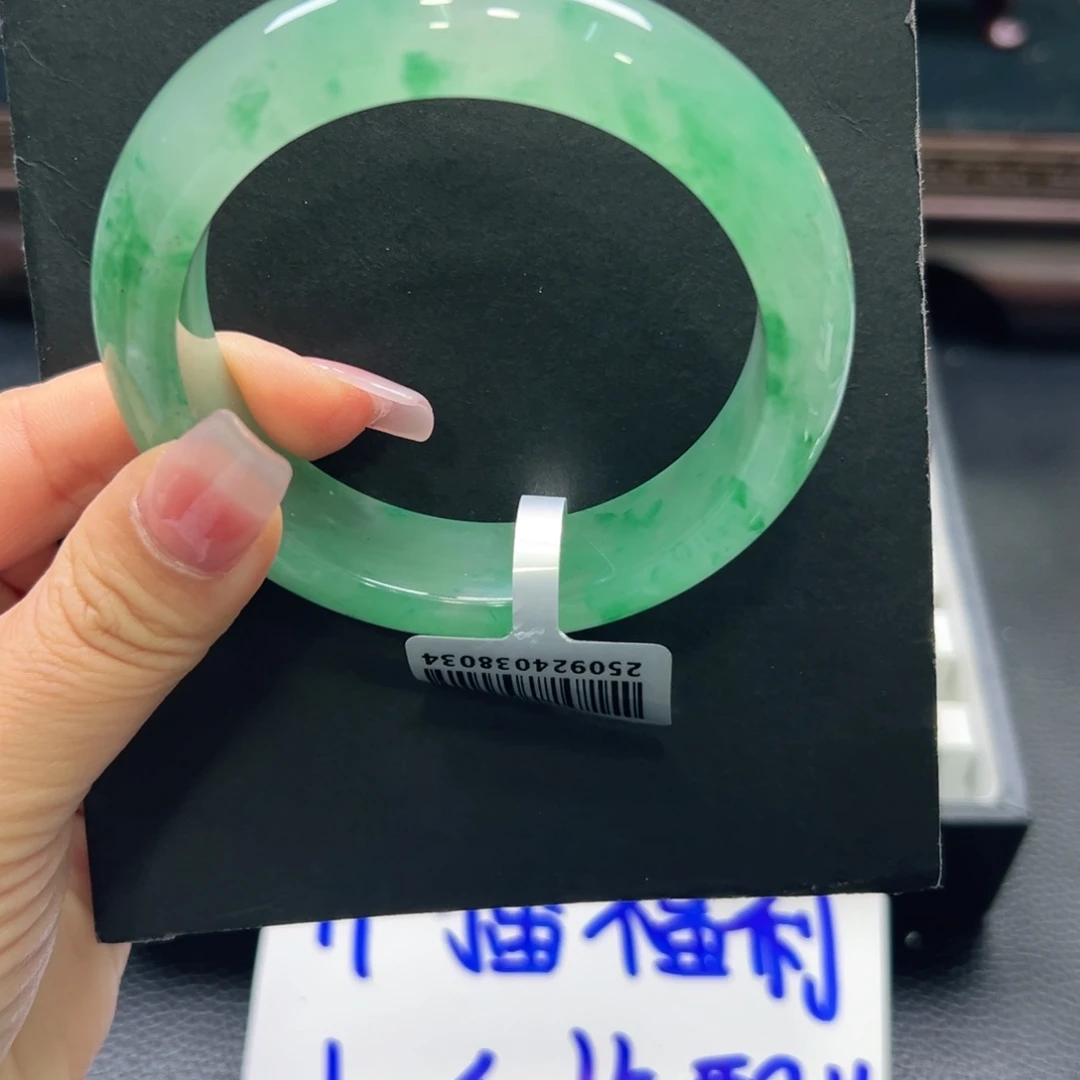 石英质玉（非洲翠）未镶嵌手镯