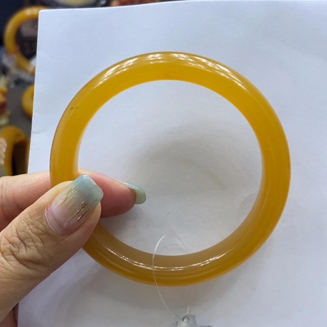 彦***玲石英质玉（黄龙玉）未镶嵌手镯H