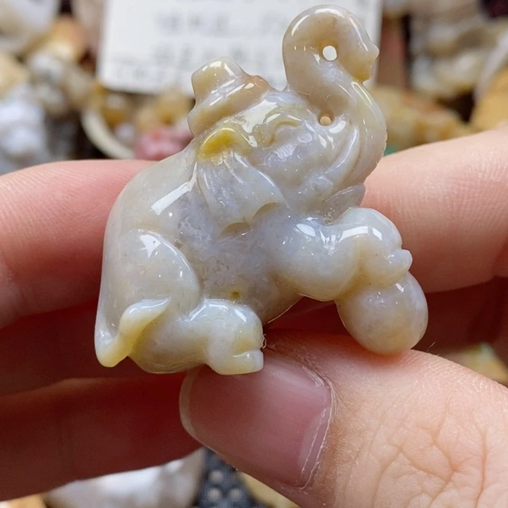 硅化珊瑚（珊瑚玉）颈饰未镶嵌