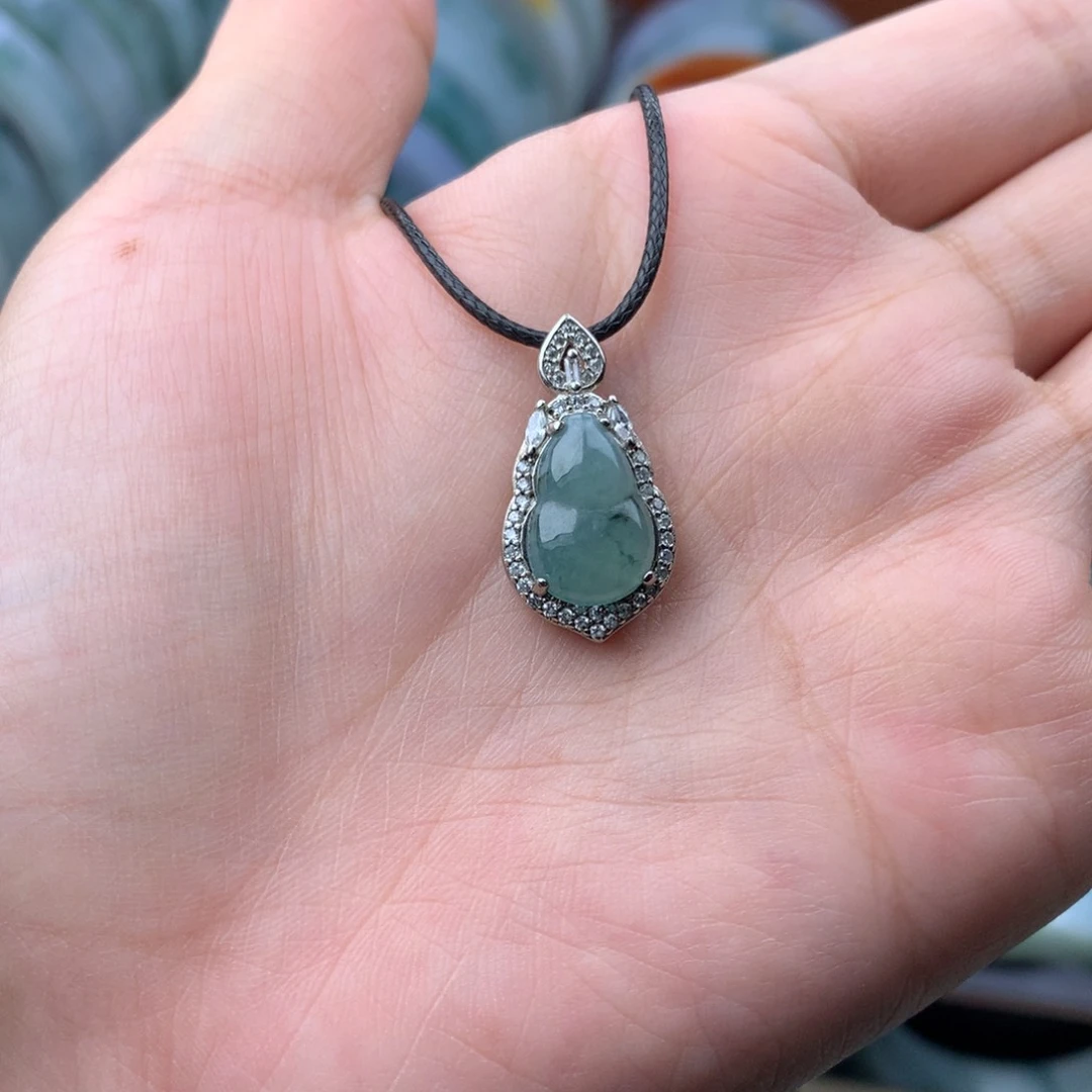 颈饰未镶嵌翡翠多样性