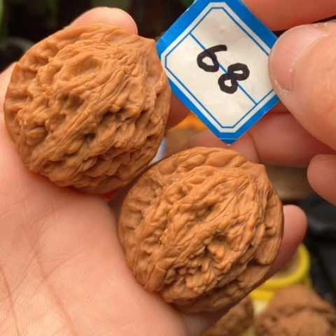 文玩核桃吊坠麦虎36