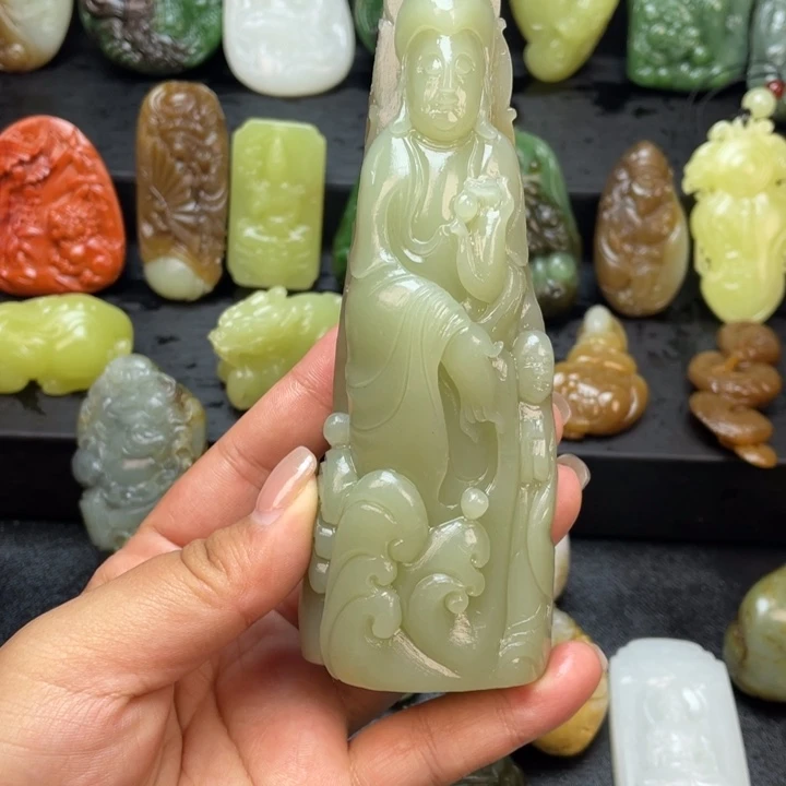 和田玉未镶嵌颈饰