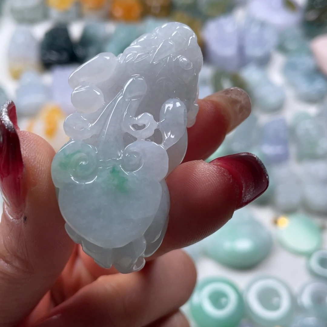 翡翠吊坠(赠链)未镶嵌