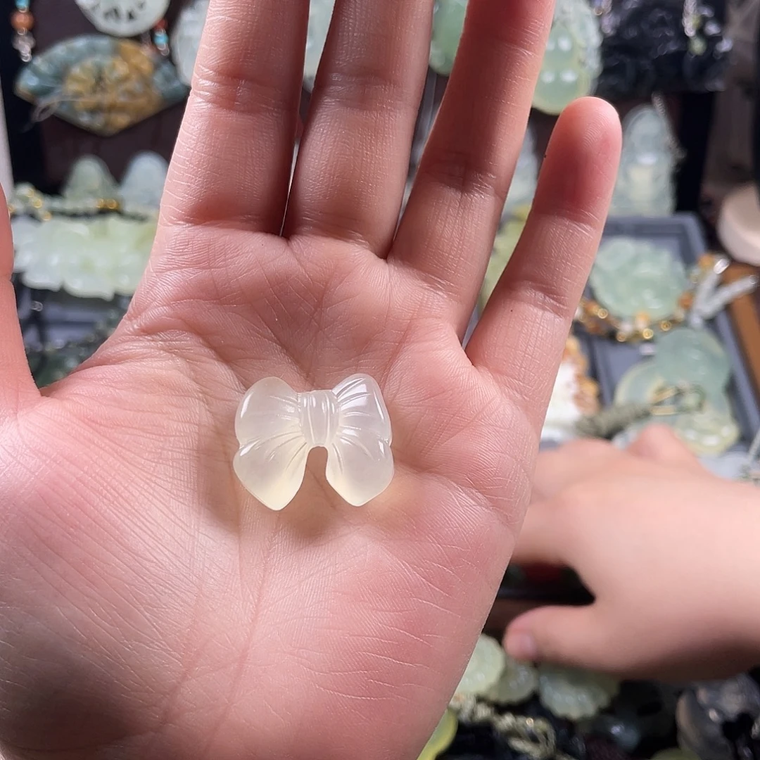 岫玉未镶嵌吊坠(赠链)