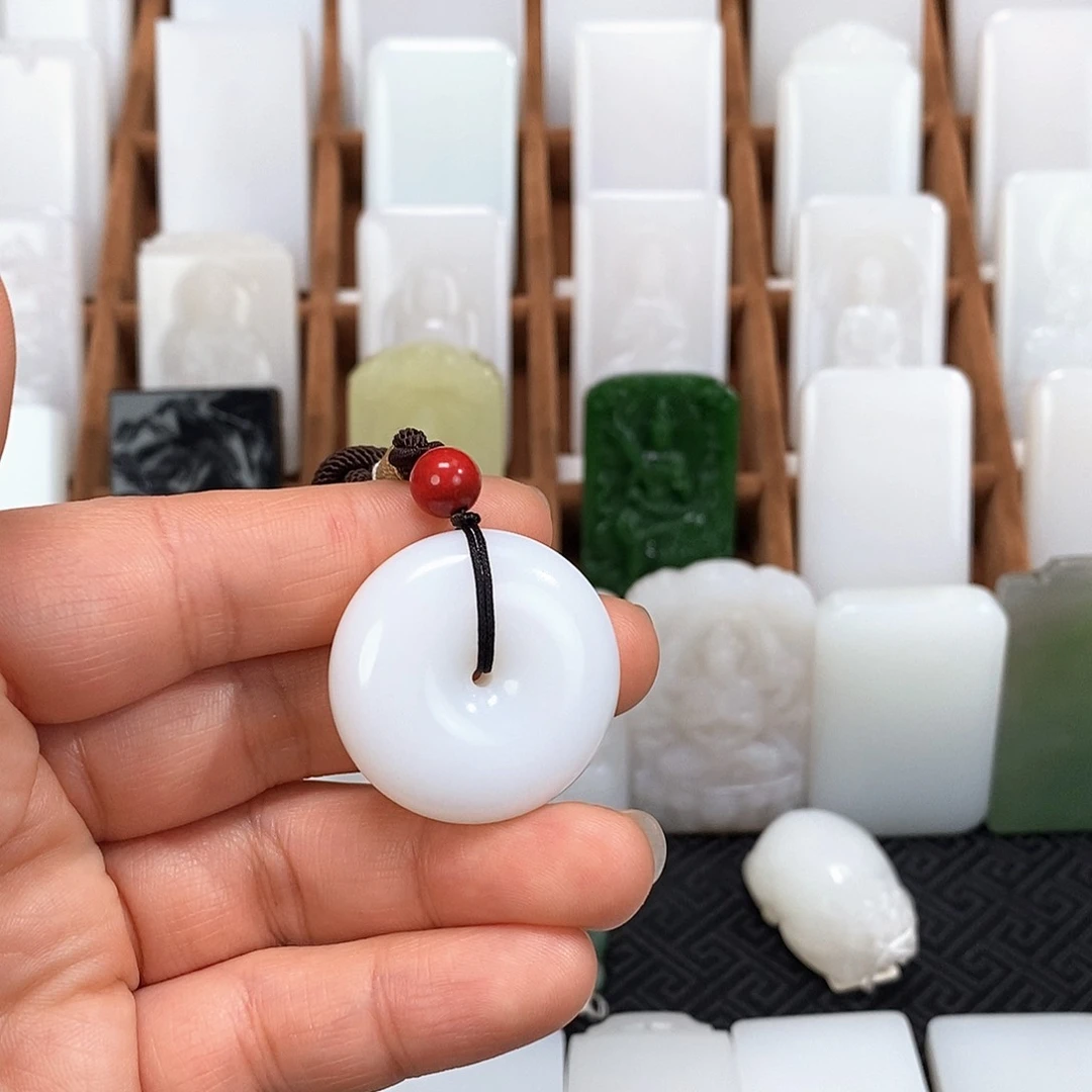 颈饰未镶嵌和田玉