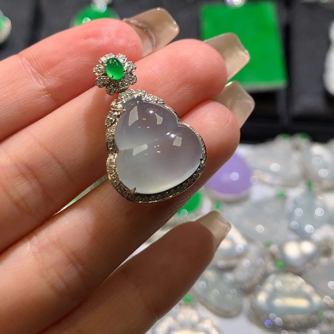 翡翠颈饰18K金镶嵌吊坠