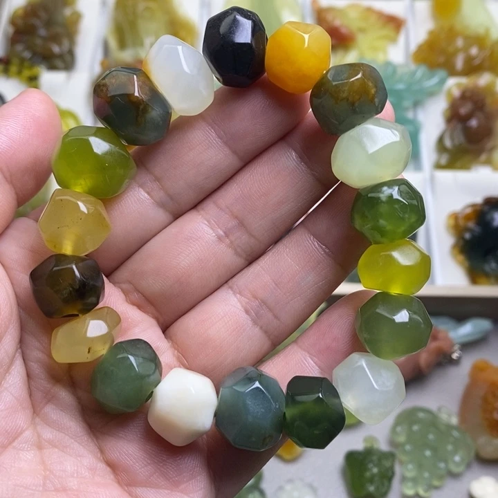 未镶嵌蛇纹石玉吊坠(不含链)手串