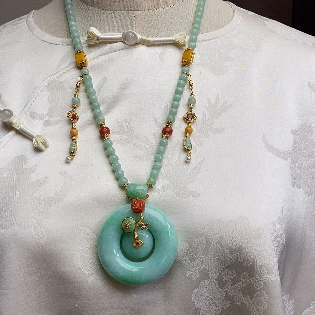 翡翠颈饰未镶嵌天然