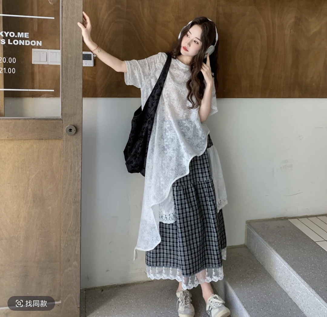 减龄五一oot高级感大方得体设计感蕾丝衫黑白格半身裙两件套