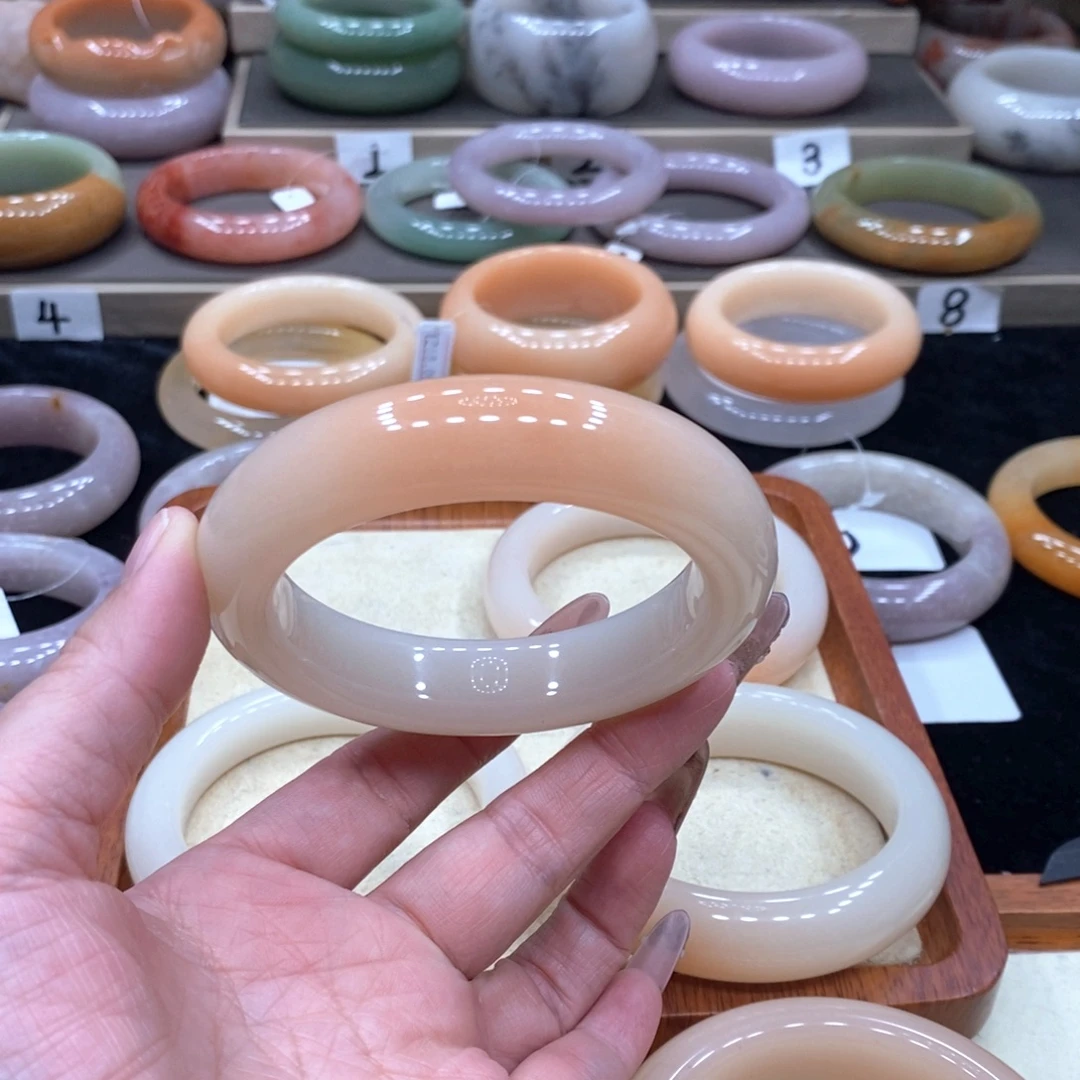 ****～石英质玉未镶嵌手镯