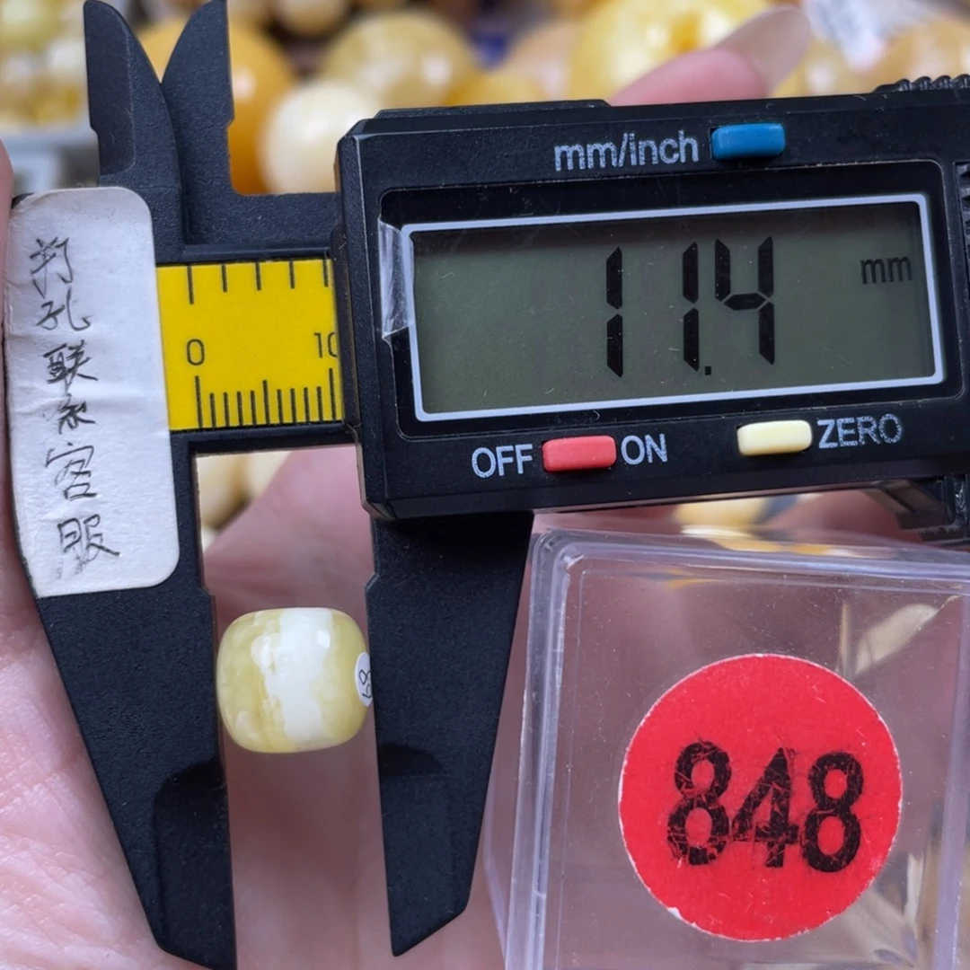 蜜蜡未镶嵌珠宝奇石