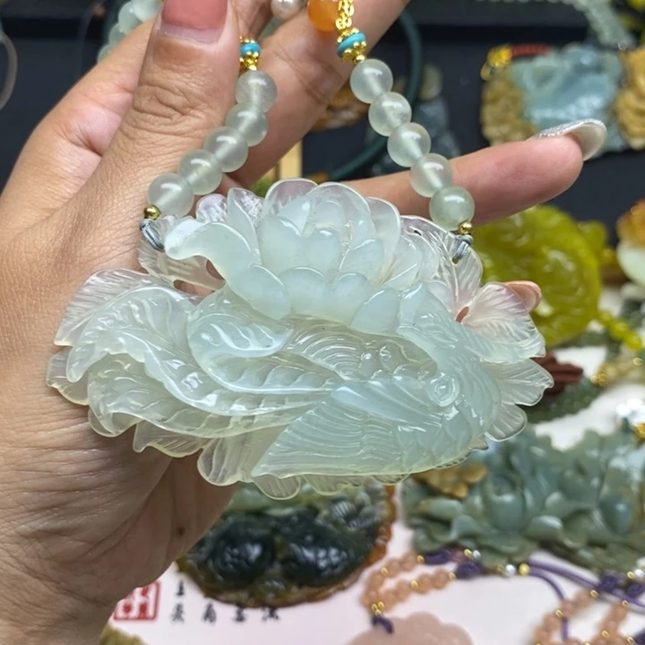 蛇纹石玉未镶嵌颈饰
