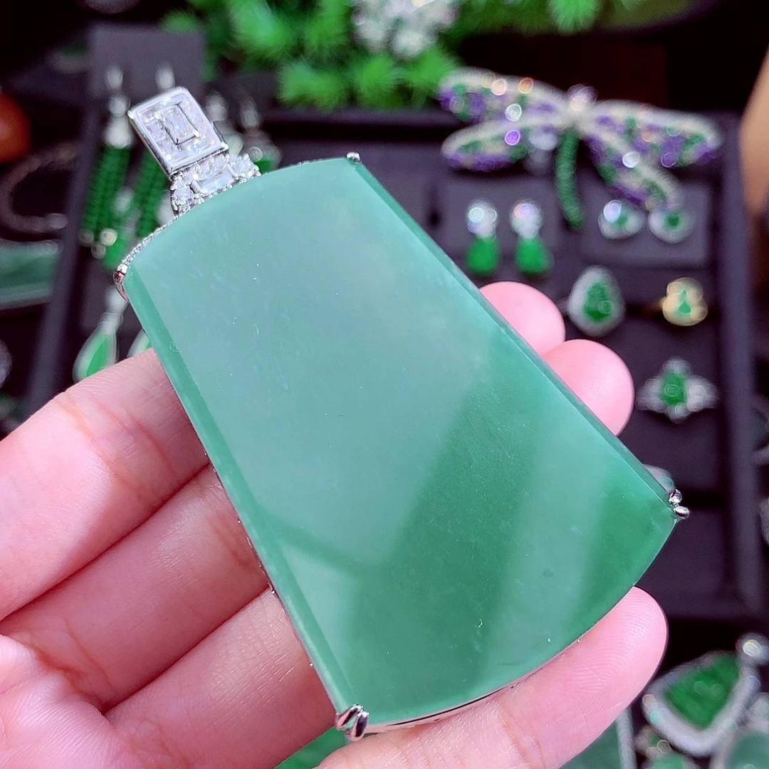 颈饰未镶嵌翡翠天然