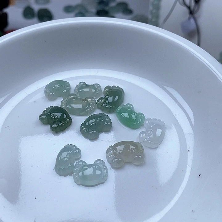 翡翠未镶嵌吊坠(不含链)一个35