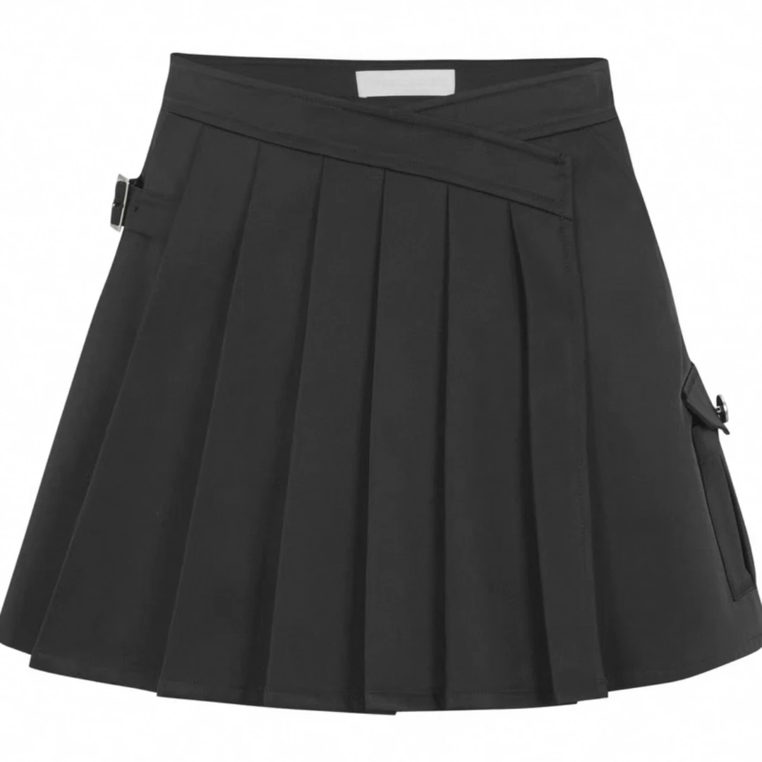 Three Quarters黑色缎感解构V腰工装百褶裙