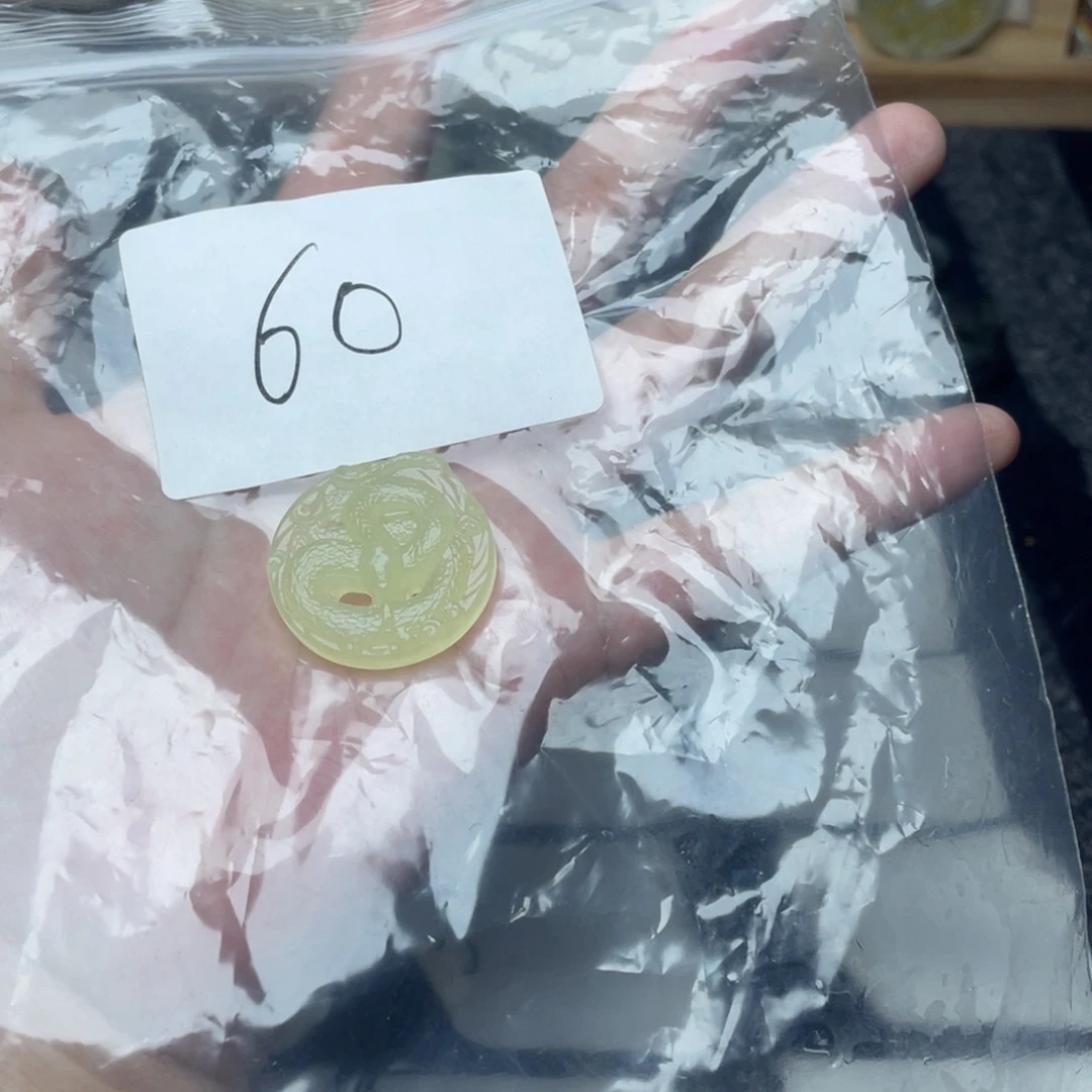 蛇纹石玉未镶嵌颈饰结*