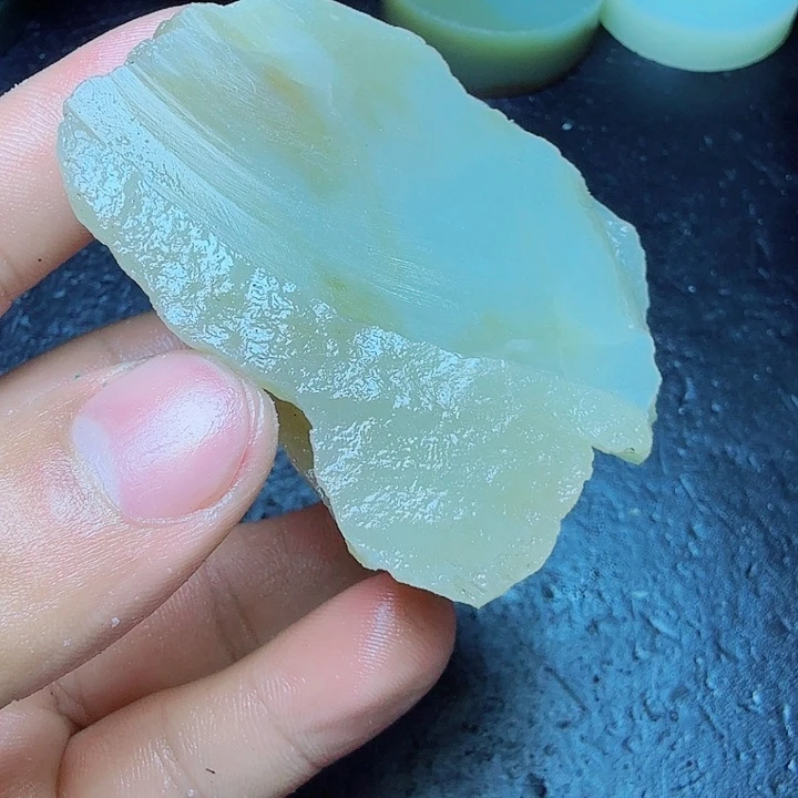未镶嵌和田玉（糖玉）珠宝奇石