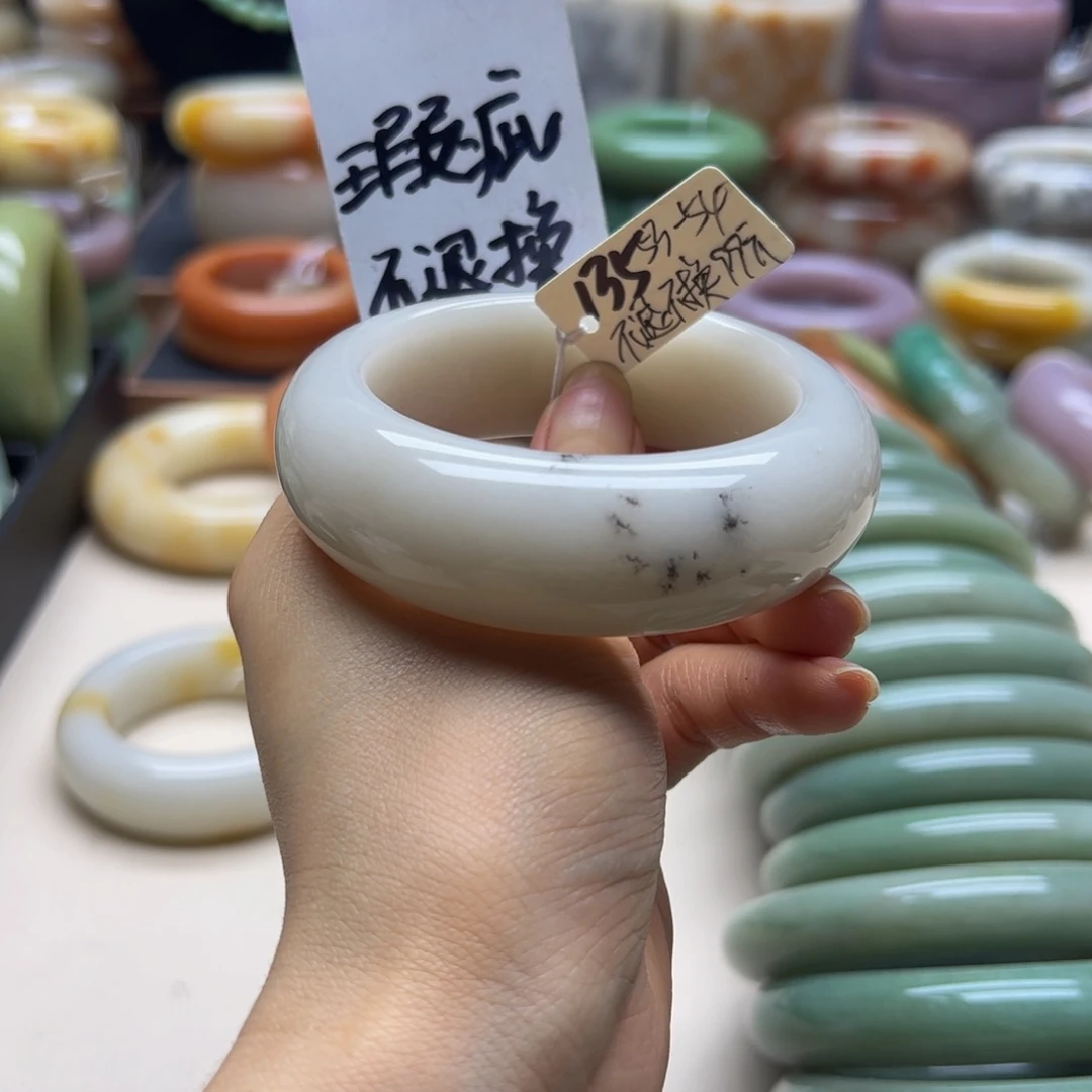 未镶嵌手镯石英岩玉
