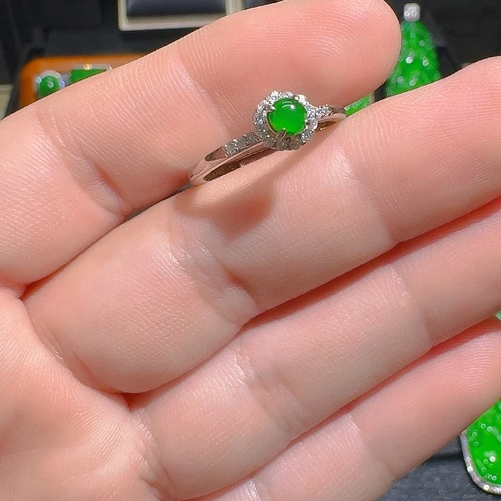 翡翠吊坠(赠链)未镶嵌翡翠