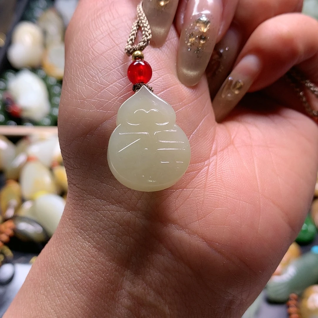 和田玉吊坠未镶嵌我****的