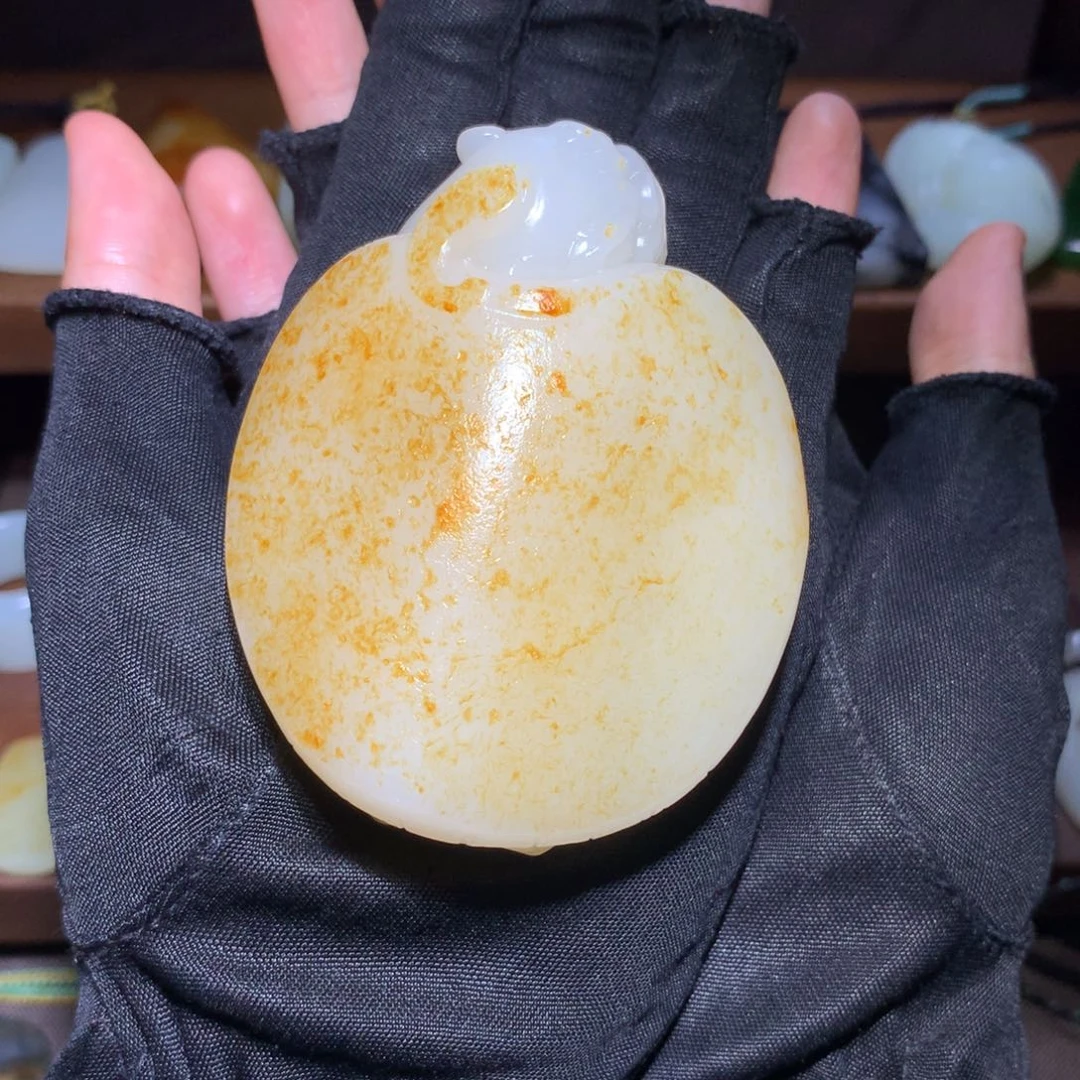 微***笑和田玉未镶嵌摆件