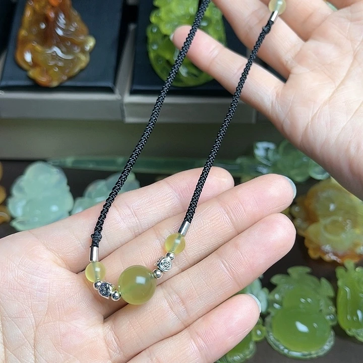 蛇纹石玉颈饰未镶嵌