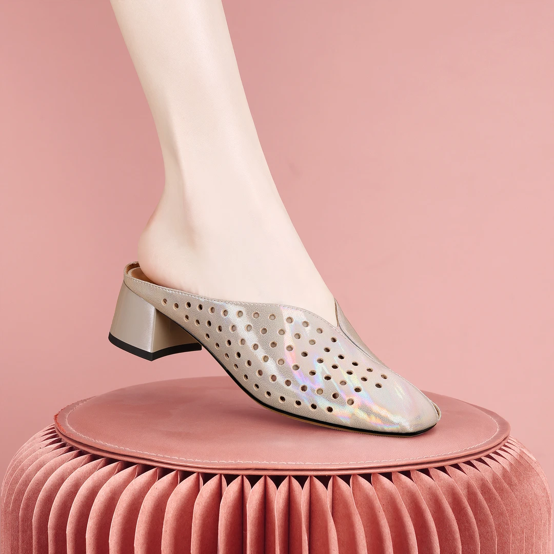 梵芮诗镂空透气2025新款春夏时尚洋气粗跟方头女耐磨凉拖鞋-J1390