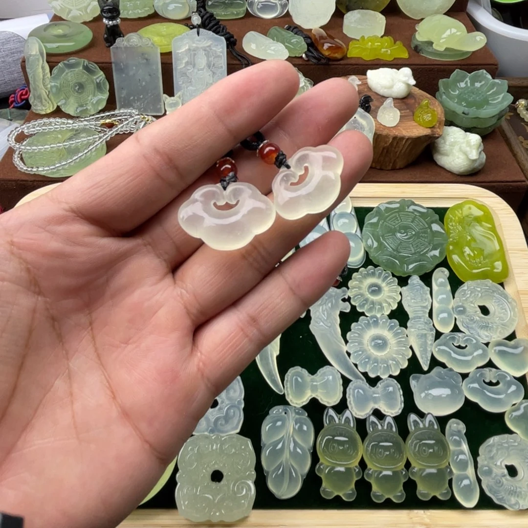 未镶嵌蛇纹石玉颈饰