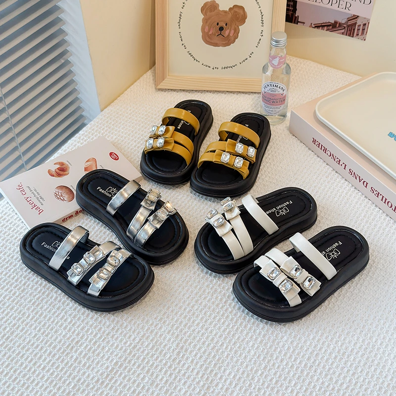 女童鞋子2025夏季新款儿童水钻蝴蝶结拖鞋蛋糕底女孩软底公主凉鞋