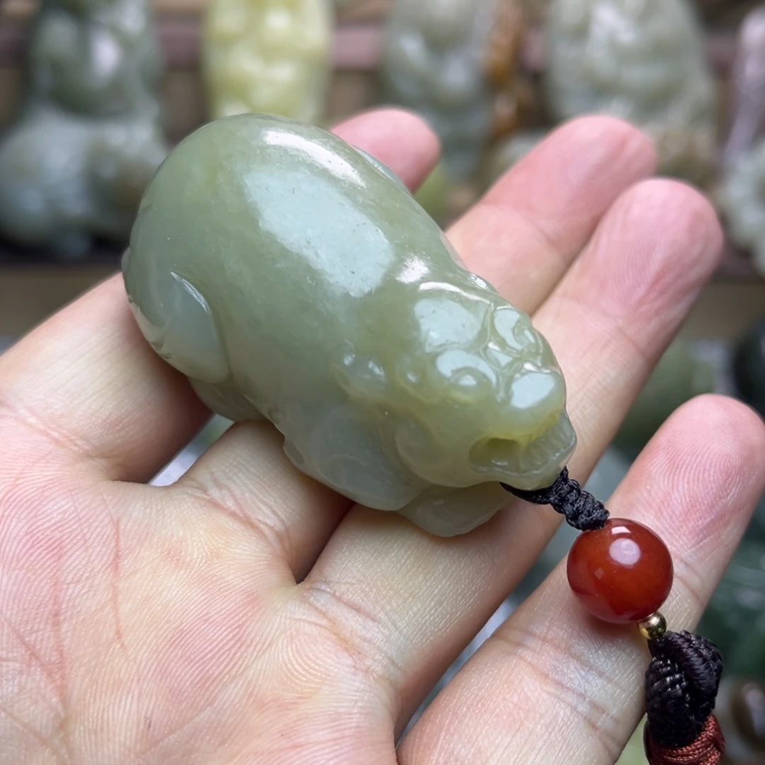 和田玉未镶嵌把件