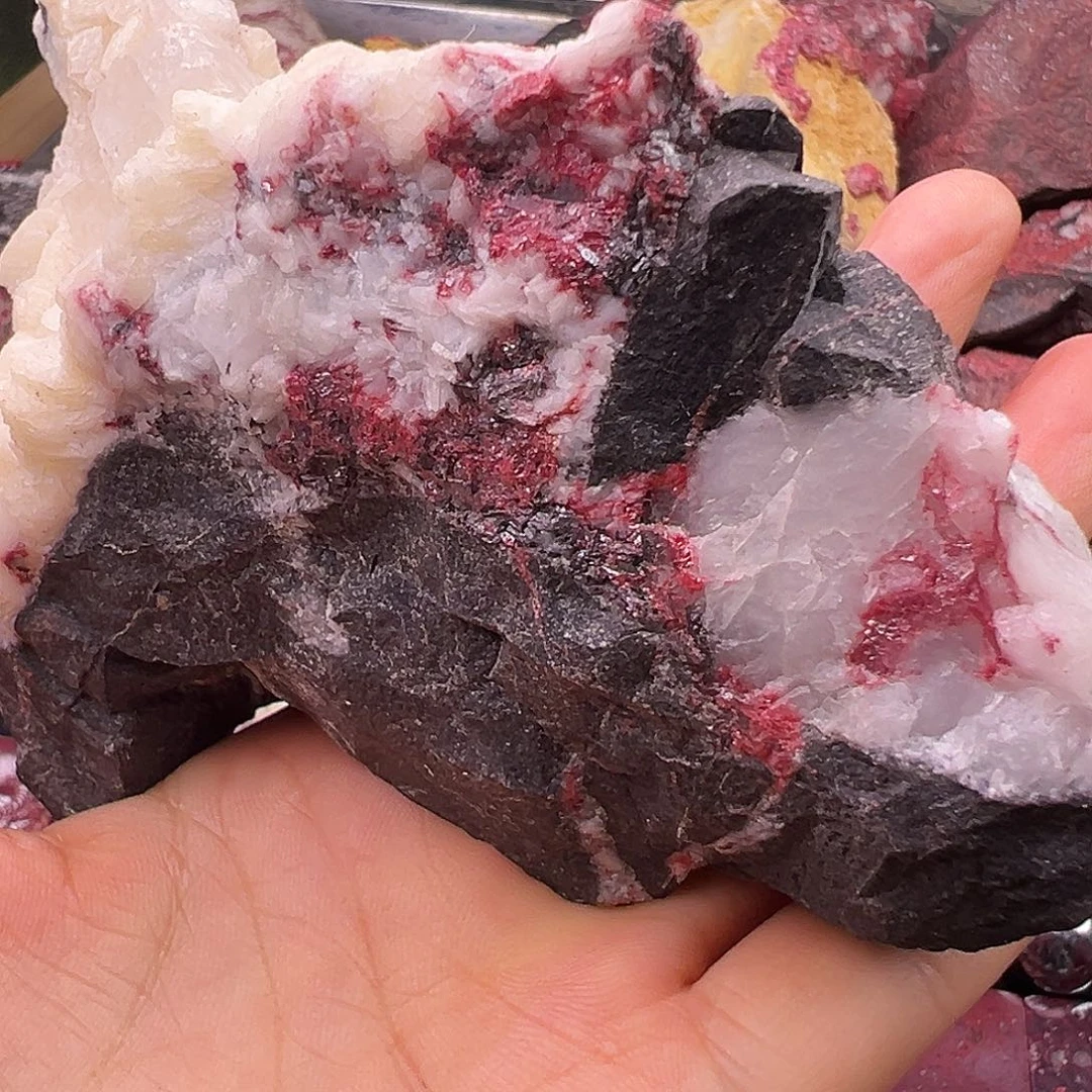 红***焰天然辰砂天然原矿朱砂